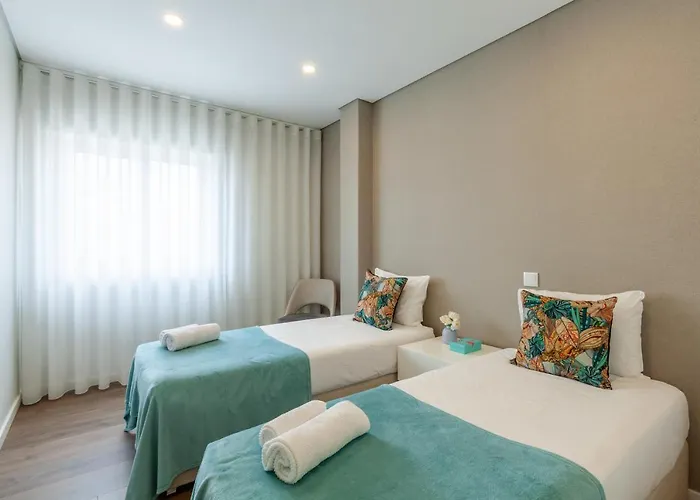 Flamingo In Center - Minho's Guest *